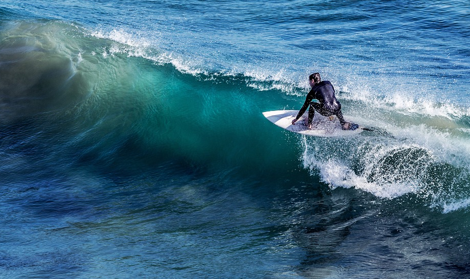 Willkommen im besten Surfcamp Europas! Plane jetzt deinen Trip in die Sonne und lerne Surfen in Frankreich