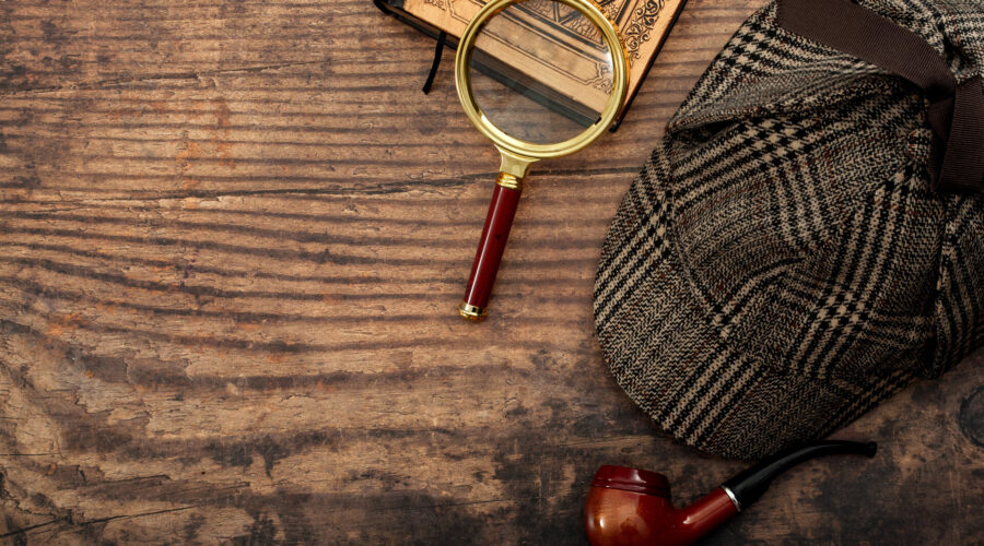 Rätsel lösen, Hut, Lupe und Pfeife von Sherlock Holmes